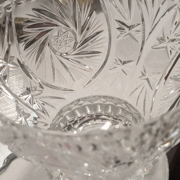 Elegant Crystal Decorative Bowl - Picture 14 of 14